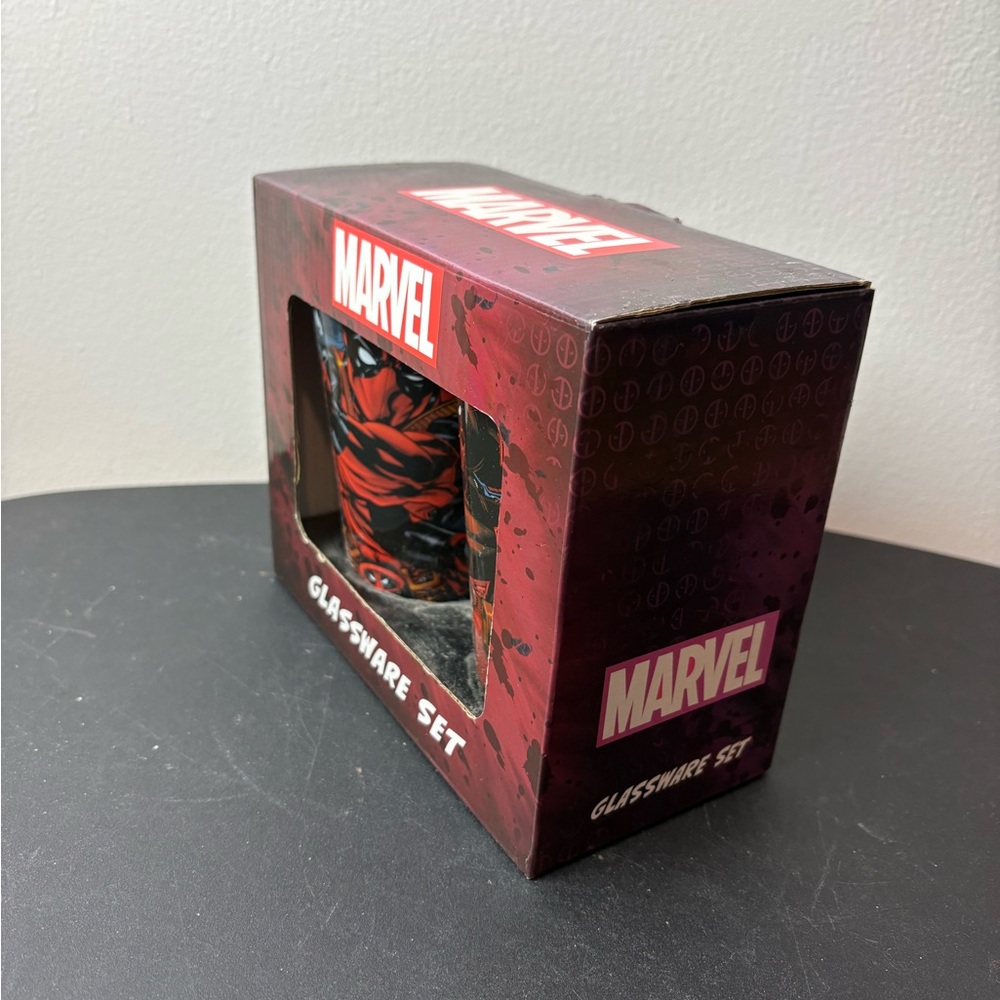 Marvel Glassware Set with Deadpool Graphics - Picture 4 of 4